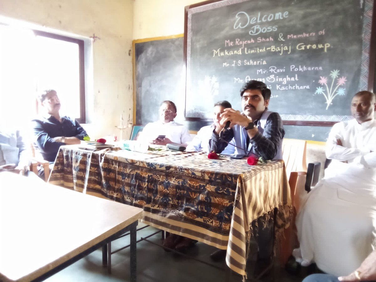 RaviPokharna's tweet image. While in Mumbai yesterday, got to spend entire day visiting Govt aided schools in Tribal areas of Shahpur in Thane District with Sh @rajeshvshah Industrialist &amp;amp; former Co-chair Mukand Ind &amp;amp; Founder Advisor @PahleIndia . 

Former Chief Secy of Maha and Maha Election commissioner…