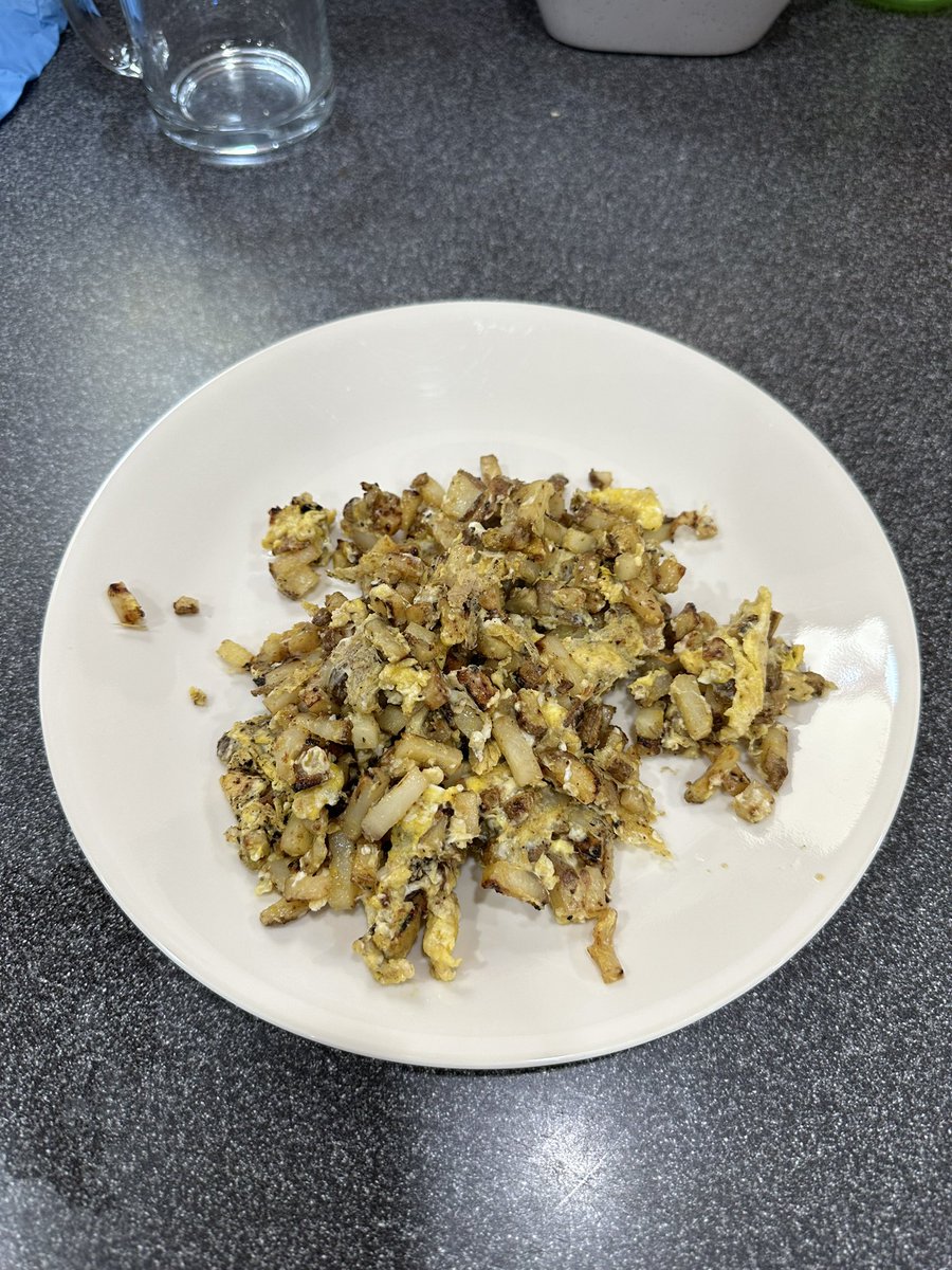 rarenajdi's tweet image. #tradwife #homemaker #fresheggs #cooking