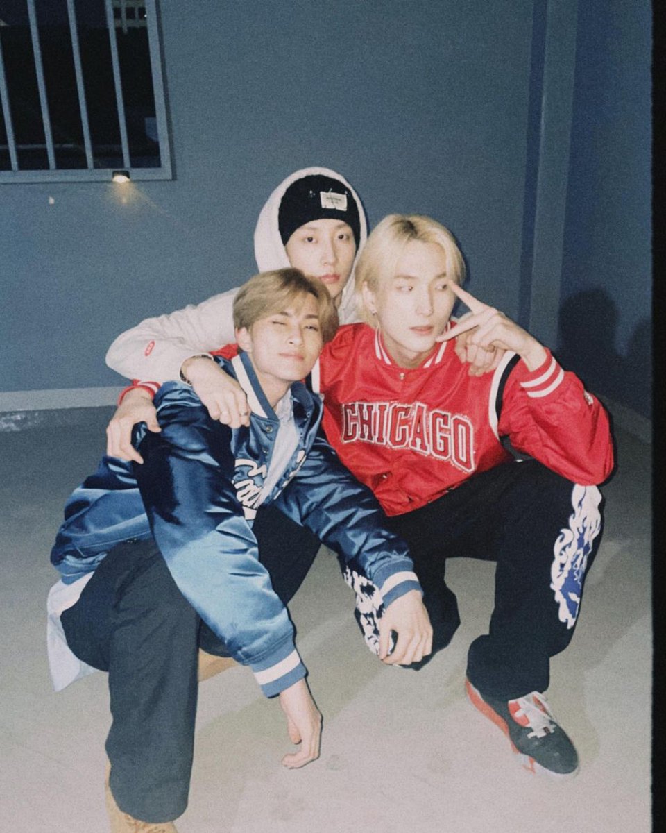 BeomsooBrasil's tweet photo. 📸 Atualização do Beomsoo com os membros Leo e Wain na conta do @OCJNEWBIES com fotos tiradas durante a gravação do dance cover de Roar do TBZ 🦁🦁🦁

#XODIAC #소디엑 #OCJNEWBIES #오씨제이뉴비스  #BEOMSOO #범수 #OCJENT #ONECOOLJACSO #원쿨잭소 #ROAR #THEBOYZ_ROAR https://t.co/ZuLsTs9Lge