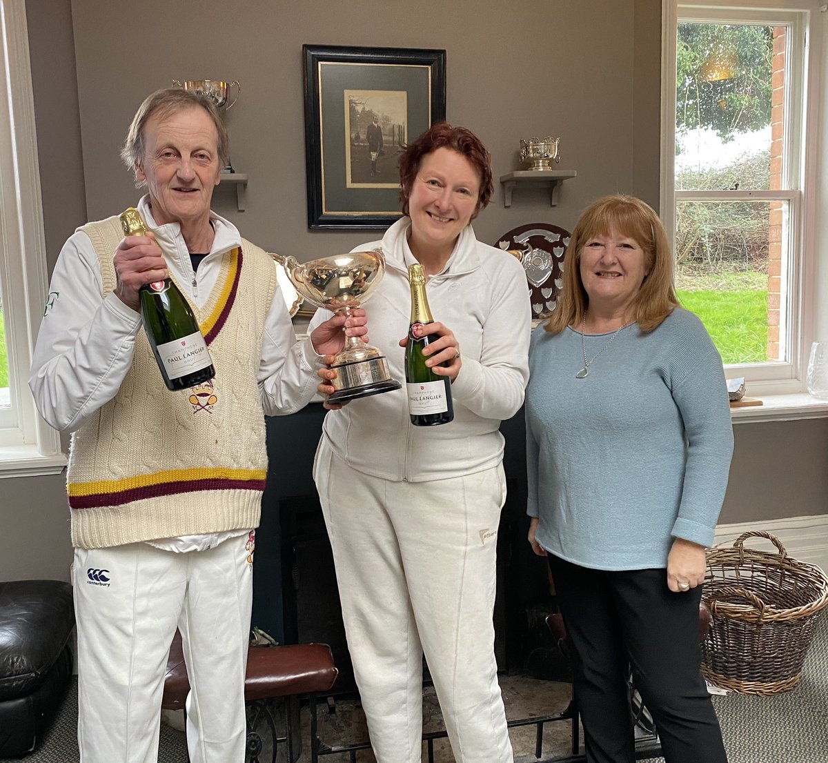 Congratulations to <a href="/MeetAtDawn/">Andrew Hamilton</a> and <a href="/baggyjones/">Sally Jones</a> winning the Hobson Cup presented by Anthony Hobson’s daughter Sarah. #RealTennis