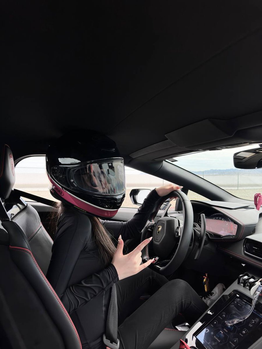 Sigrid050's tweet photo. Come to Palm Springs to get off the track on the weekend and take a short vacation. Applause for my photographer!🥳🥳🥳 https://t.co/iGIsPIbadY