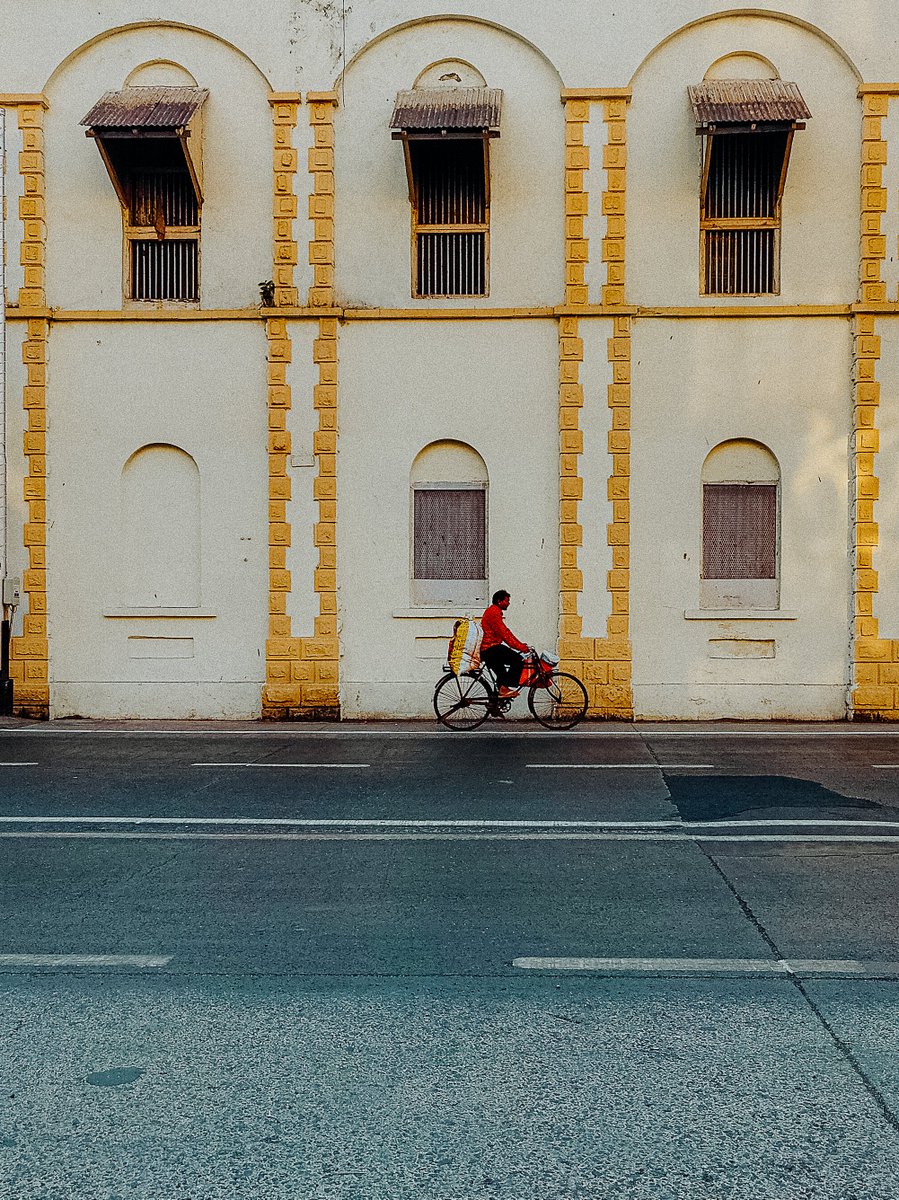 samyakcaptures's tweet photo. That 70's Bombay❤️

📍 Mumbai, India

Shot on OnePlus 9 pro
Edited with Adobe Lightroom Mobile
#shotononeplus #ShotOnSnapdragon #minimalistmarch #Retro
@oneplus @Snapdragon https://t.co/b4zwPE54gC