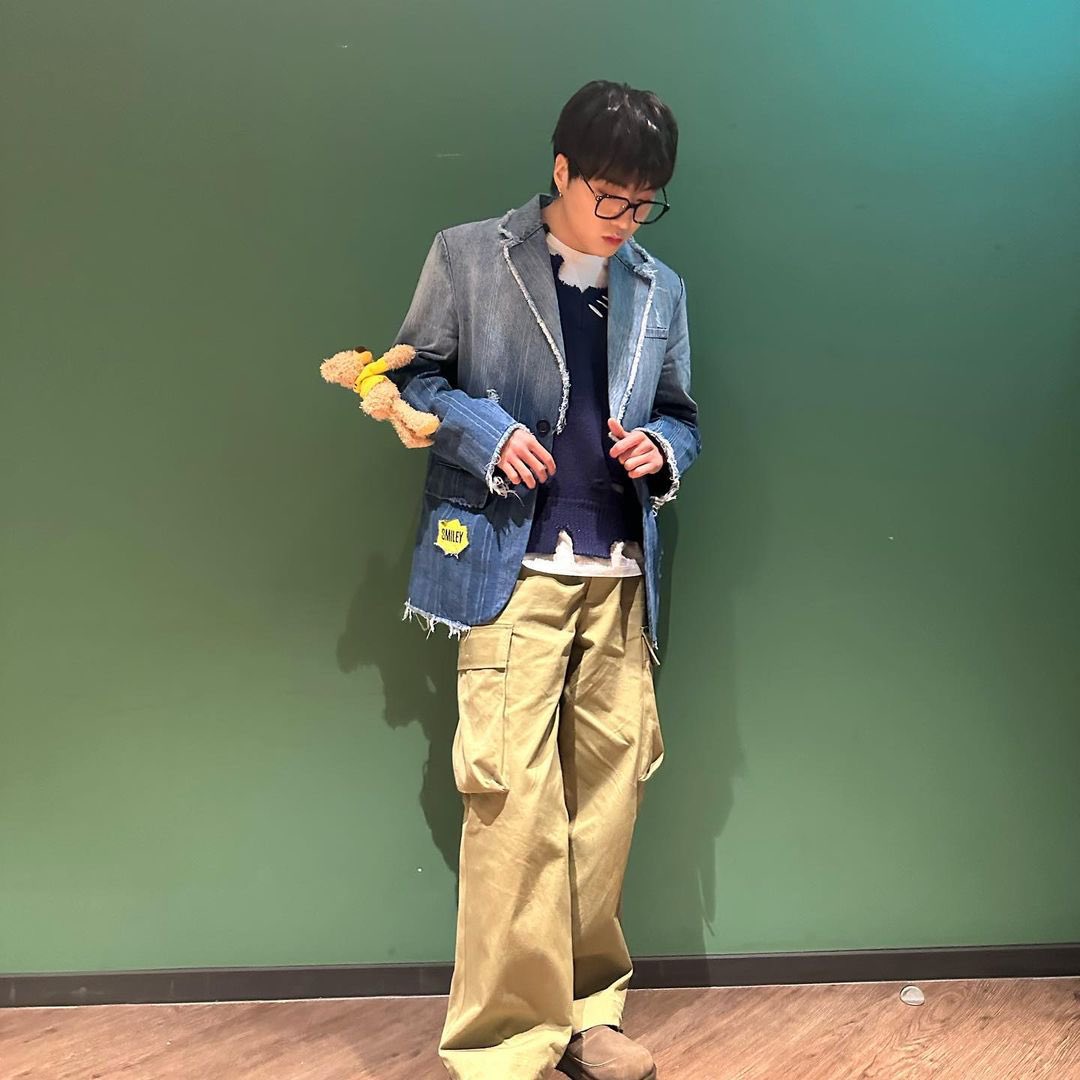 WinnerItalia17's tweet photo. [12.03.23] (1/3)
🇮🇹 SEUNGYOON Instagram Update 

“#DifferentialClass🤓” 

🇬🇧 SEUNGYOON’s Instagram Update

“#DifferentialClass🤓”

-
~Ila
#WINNER #위너 #YOON #SEUNGYOON 
LEARN NEW THINGS WITH YOON #YOON_DifferentialClass https://t.co/3ohUhVtcSC