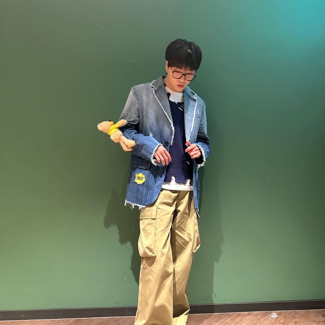 WinnerItalia17's tweet photo. [12.03.23] (1/3)
🇮🇹 SEUNGYOON Instagram Update 

“#DifferentialClass🤓” 

🇬🇧 SEUNGYOON’s Instagram Update

“#DifferentialClass🤓”

-
~Ila
#WINNER #위너 #YOON #SEUNGYOON 
LEARN NEW THINGS WITH YOON #YOON_DifferentialClass https://t.co/3ohUhVtcSC