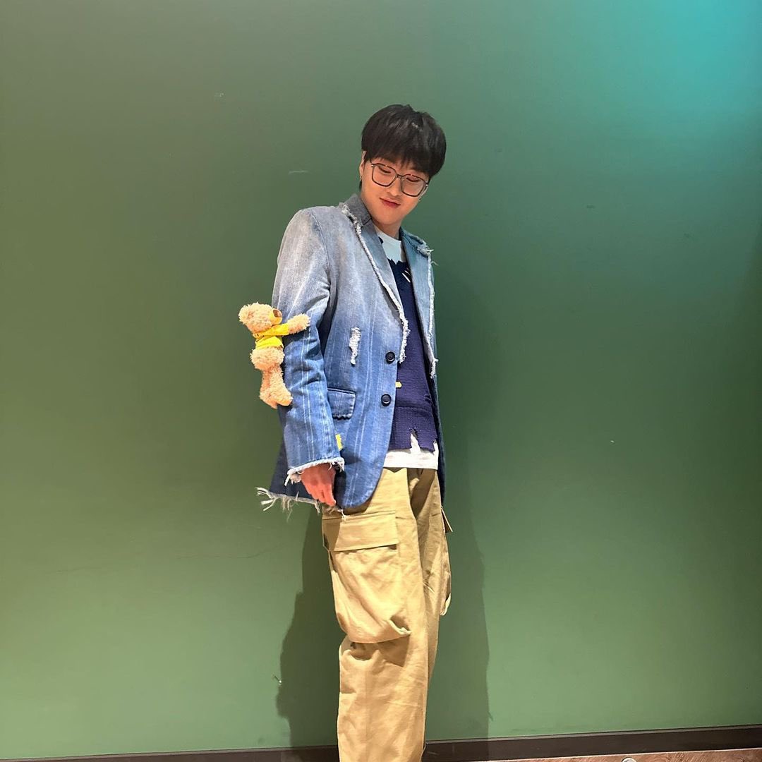 WinnerItalia17's tweet photo. [12.03.23] (2/3)
🇮🇹 SEUNGYOON Instagram Update 

“#DifferentialClass🤓” 

🇬🇧 SEUNGYOON’s Instagram Update

“#DifferentialClass🤓”

-
~Ila
#WINNER #위너 #YOON #SEUNGYOON 
LEARN NEW THINGS WITH YOON #YOON_DifferentialClass https://t.co/bpRUpmGEk2