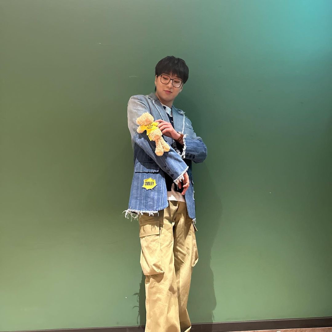 WinnerItalia17's tweet photo. [12.03.23] (2/3)
🇮🇹 SEUNGYOON Instagram Update 

“#DifferentialClass🤓” 

🇬🇧 SEUNGYOON’s Instagram Update

“#DifferentialClass🤓”

-
~Ila
#WINNER #위너 #YOON #SEUNGYOON 
LEARN NEW THINGS WITH YOON #YOON_DifferentialClass https://t.co/bpRUpmGEk2