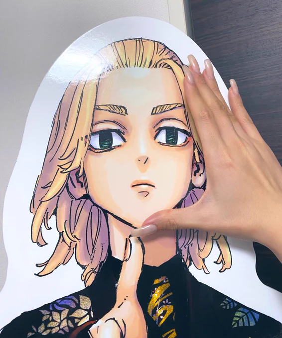 改めて顔の大きさを測ったら手のひらに収まってしまう小顔なんだけど??????は?????????? 