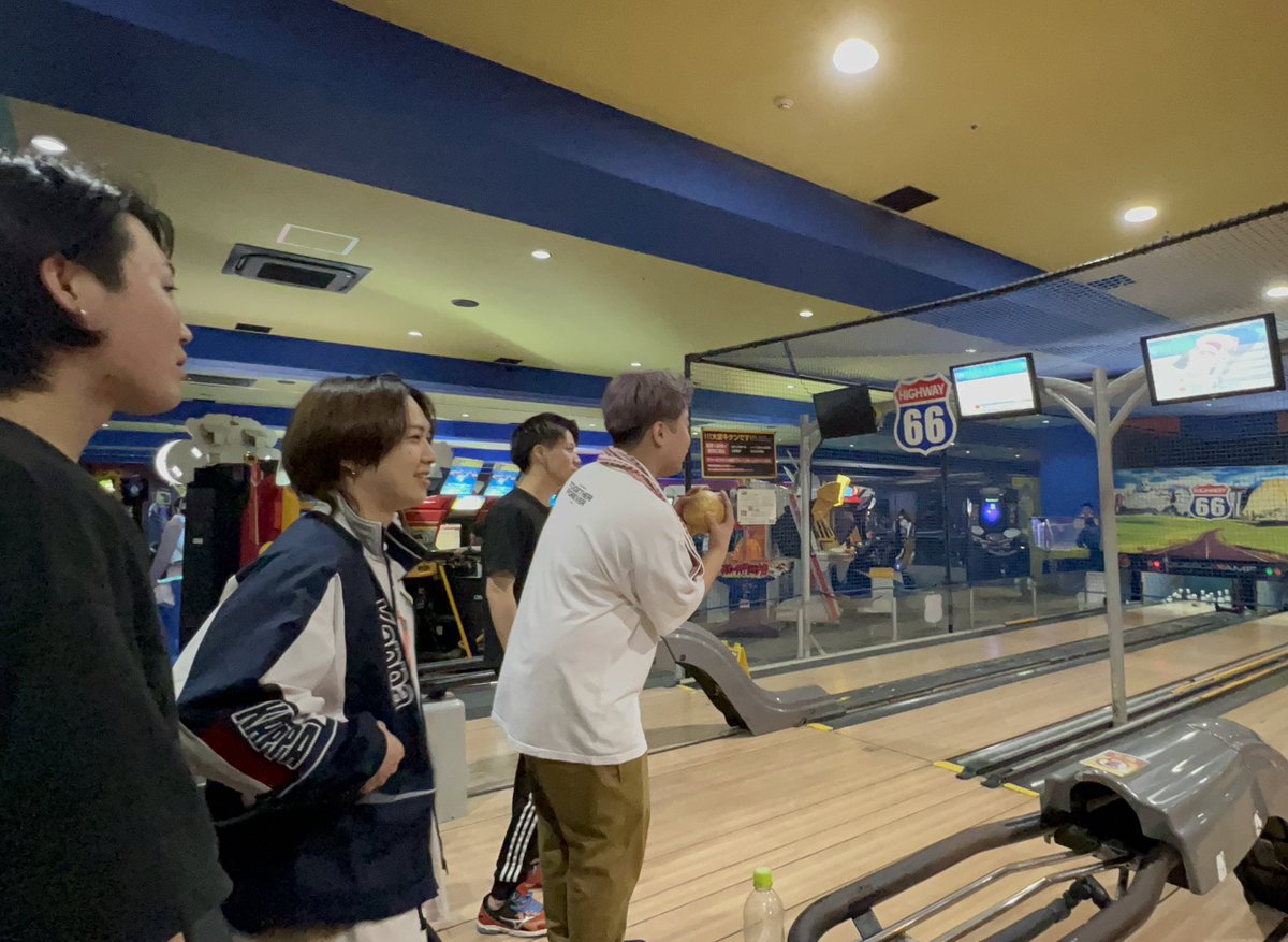 rn_alcoholpark's tweet photo. 今日はアルパメンバー
運動不足解消のラウワン会でした🎳

こんな風にみんなで集まれるのも
あと少しだと思うと、
めちゃくちゃ貴重な時間でした😭💕

本日はお休み頂いてます💭 https://t.co/iGldpK5lpy