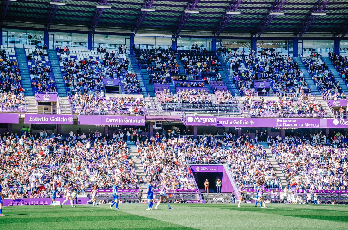 MARCAvalladolid's tweet photo. 🏟️ Así está el José Zorrilla en el primer partido femenino de su historia https://t.co/DdBlKGP4Nh