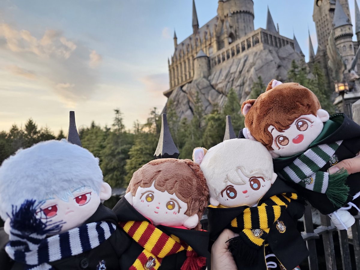 ririskongal2's tweet photo. 해질녘...🌅
#리리네솜 #리리네콩알이들
#리리여행
#돈돈찜 #김아미 #젤리홉
#방탄인형 #btsdoll
#지민인형 #jimindoll
#남준인형 #rmdoll
#호석인형 #jhopedoll https://t.co/bFvOwipM85