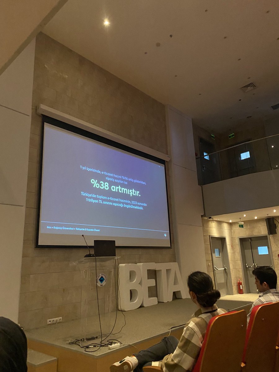 buecieee's tweet photo. İkas sıradışı bir sunum tekniği uygulayarak kartları yeniden dağıttı 😳😳 #BETA23 https://t.co/mbPAYWnqXB
