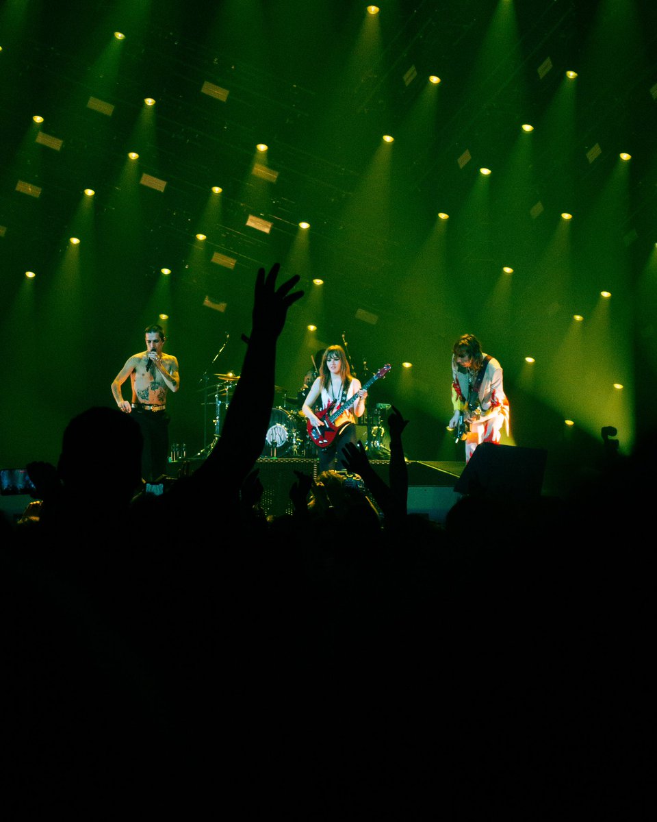 sterrestardust's tweet photo. @thisismaneskin in Amsterdam @ZiggoDome please I wanna go back https://t.co/ctkDc2oc4q