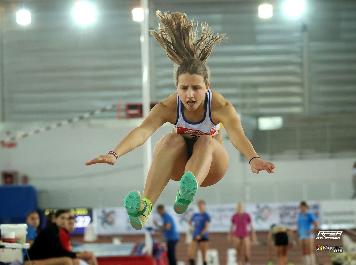 atletismoRFEA's tweet photo. 𝐇𝐢𝐬𝐭𝐨𝐫𝐲 𝐢𝐧 𝐭𝐡𝐞 𝐦𝐚𝐤𝐢𝐧𝐠

🥇 60m + 🥇 longitud en el #CEatletismoSub18PC

Lo de Laura Martínez solo tiene un precedente en la historia... ¡El de @ConchaMontaner en 1998!

📺 @LaLigaSportsTV https://t.co/RoxQOFbfZJ
📊 https://t.co/6mkf7LtuHA https://t.co/55UhLefIAM
