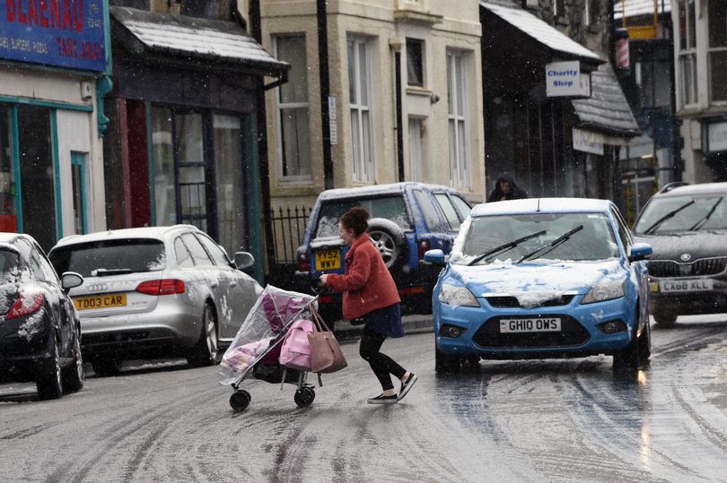 WalesOnline's tweet photo. Met Office issues weather warning for snow and ice in parts of Wales
https://t.co/oowqqJSa1q https://t.co/5rU4hT5t97