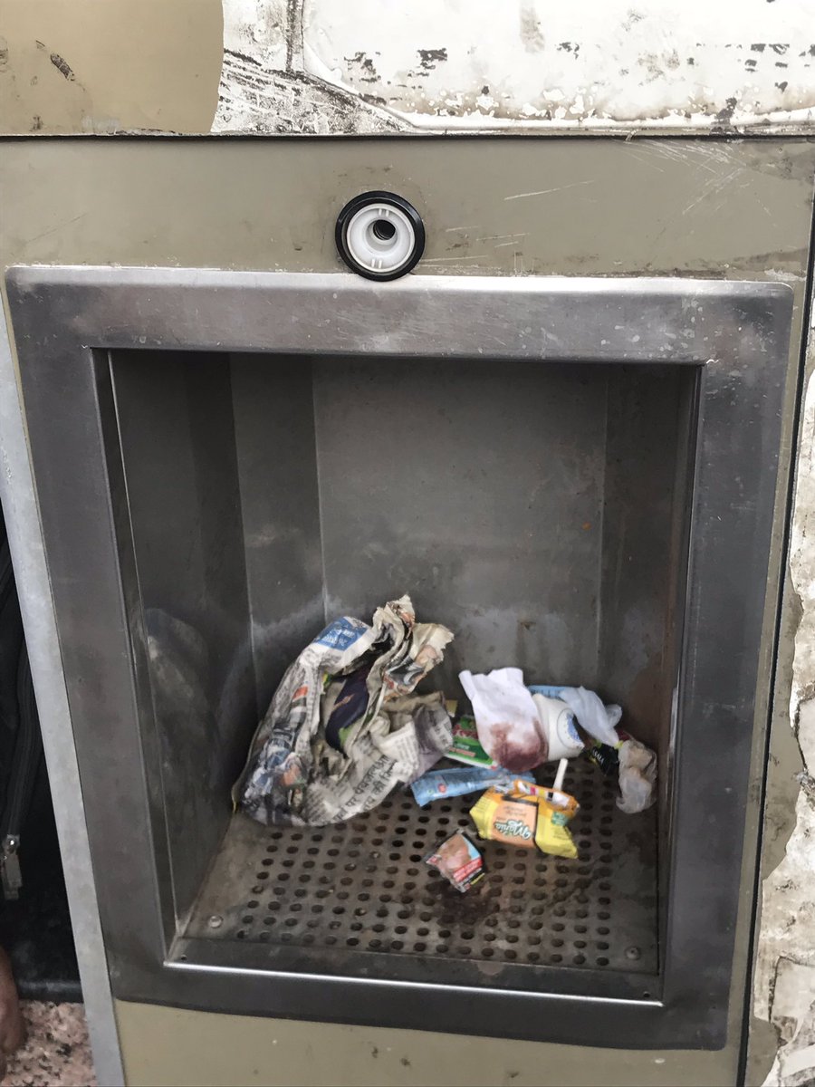 paridhig15's tweet photo. Water vending machine not dispensing water but used as a bin platform 2 Nizamuddin station Delhi @IRCTCofficial @AshwiniVaishnaw Swacch Dilli Sakshar Dilli and then we are hosting G20 👏🏽 https://t.co/1Yeb7r72nl