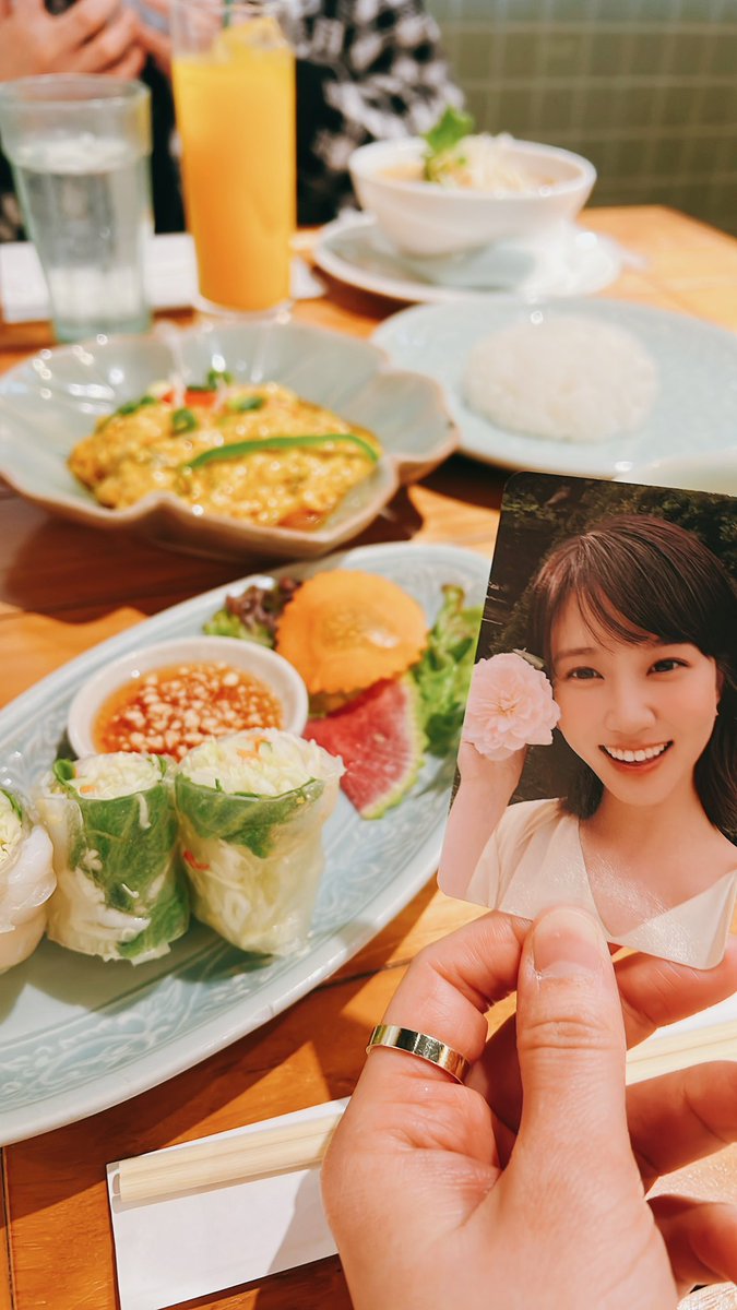 yeosincheonsaeb's tweet photo. 恋慕Blu-ray渡すのに@peb_smr さんとデート💛
渡すと言うのは口実で、2人が好きなタイ料理へ🇹🇭

#박은빈 #パクウンビン #parkeunbin #ビンゴ #빙고 #ビンゴ #BINGON  #タイ料理 
#연모 https://t.co/kqpGEfRITA