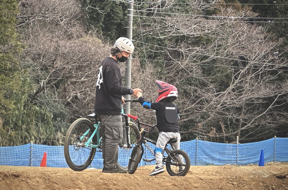 takeshi_tsuruno's tweet photo. 最近チャリ熱が再燃の息子。
子どもたちのキラキラ最高だ。
さらにキラキラなオトナも最高だ。 https://t.co/X8bpoUqIQS