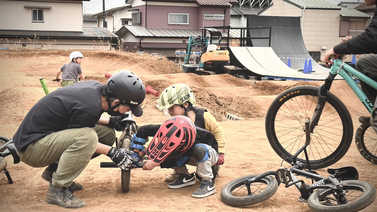 takeshi_tsuruno's tweet photo. 最近チャリ熱が再燃の息子。
子どもたちのキラキラ最高だ。
さらにキラキラなオトナも最高だ。 https://t.co/X8bpoUqIQS