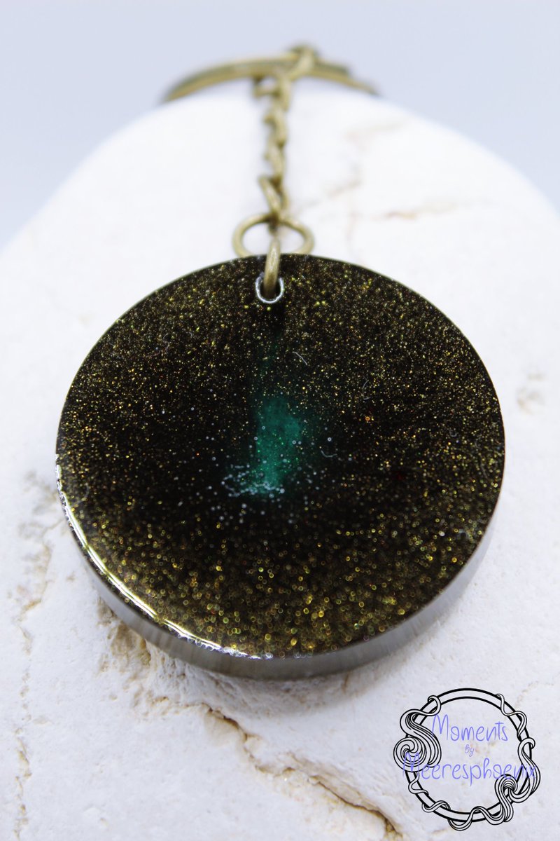 meeresphoenix's tweet photo. Keychain "Wonder"

This Keychain is inspired by the wonders of our lifes. Some of them are barely visible and have to be searched - others are directly in front of us.

You can buy this Keychain here: https://t.co/TwgheDcyNI

#ResinArt #Craftart #MomentsByMeeresphoenix https://t.co/fLc5K4vJsF