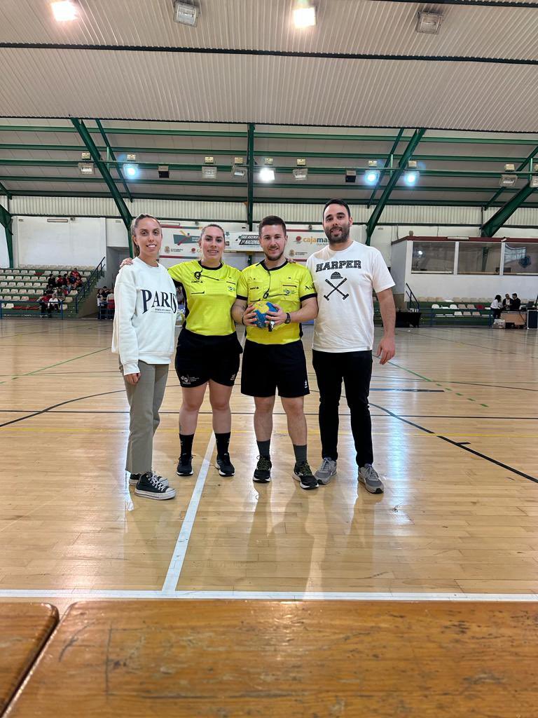 AlmeriaBm's tweet photo. 🤾🏼 Excelente ambiente en el Rafael Florido en la Fase Final Four donde hoy han impartido justicia @Esthertaty @JosedaHandball @daniils_06 @David_SG11 y se ha decidido que @BMCARBONERAS acudirá como 2do clasificado finalmente. @BM_Roquetas 3 clas y @bmbahiadalmeria campeón. https://t.co/eTxWGoJ2pK