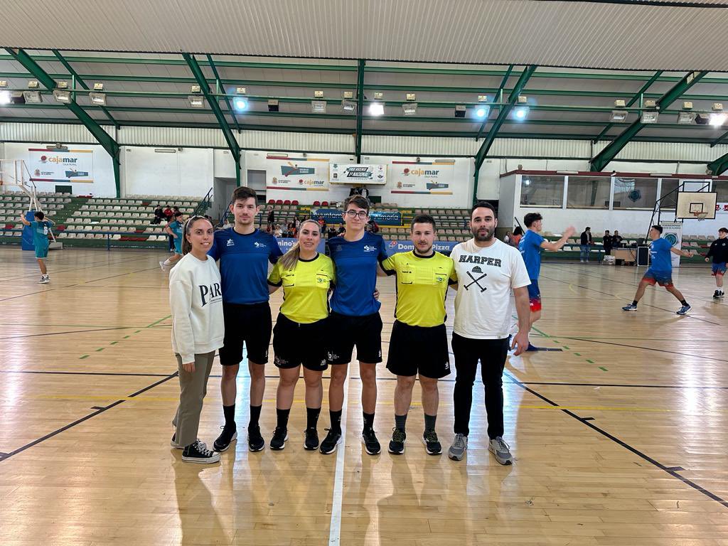 AlmeriaBm's tweet photo. 🤾🏼 Excelente ambiente en el Rafael Florido en la Fase Final Four donde hoy han impartido justicia @Esthertaty @JosedaHandball @daniils_06 @David_SG11 y se ha decidido que @BMCARBONERAS acudirá como 2do clasificado finalmente. @BM_Roquetas 3 clas y @bmbahiadalmeria campeón. https://t.co/eTxWGoJ2pK