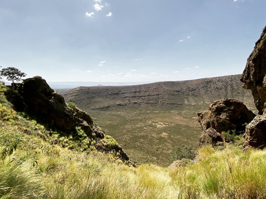 Quinter_Odongo's tweet image. A tale involving animals &amp;amp; birds that roam free, scenery that changes every hour of the day, and colors that vary by the season, and enhance every part of this heavenly setting called “the wilderness” 🏔

#wander #wanderlust #staycurious