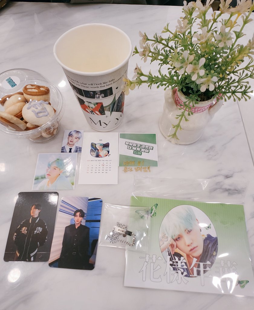 irooda3's tweet photo. #물오름달_아흐레_찾아온_너
#소미랑
맛있는 머렝쿠키💜
특전과 함께 화양연화 각인 팔찌도 잘받았습니당
감사합니다🩷 https://t.co/6thObkkXpG