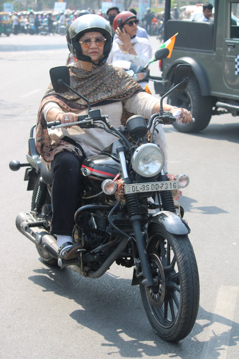 AshishXL's tweet photo. . @DarshanaJardosh ji salute to you. You drove a bike for the entire rally alone. You didn't keep yourself limited as a special guest of the All Women Bike Rally of @NBTDilli but chose to be with all the women riders. It was hugely inspiring https://t.co/4gDh2BoJhi