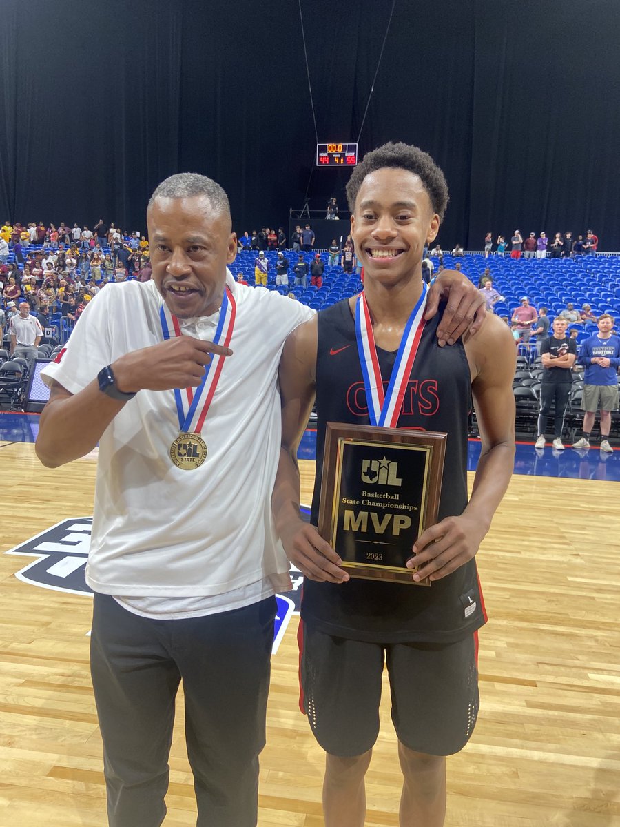 leslie_slovak's tweet photo. To win a state championship with your dad on the coaching staff is pretty cool!! Tre was also awarded MVP. Well deserved!!! ⁦@iamtrejohnson1⁩ https://t.co/sGDD0S4h1d