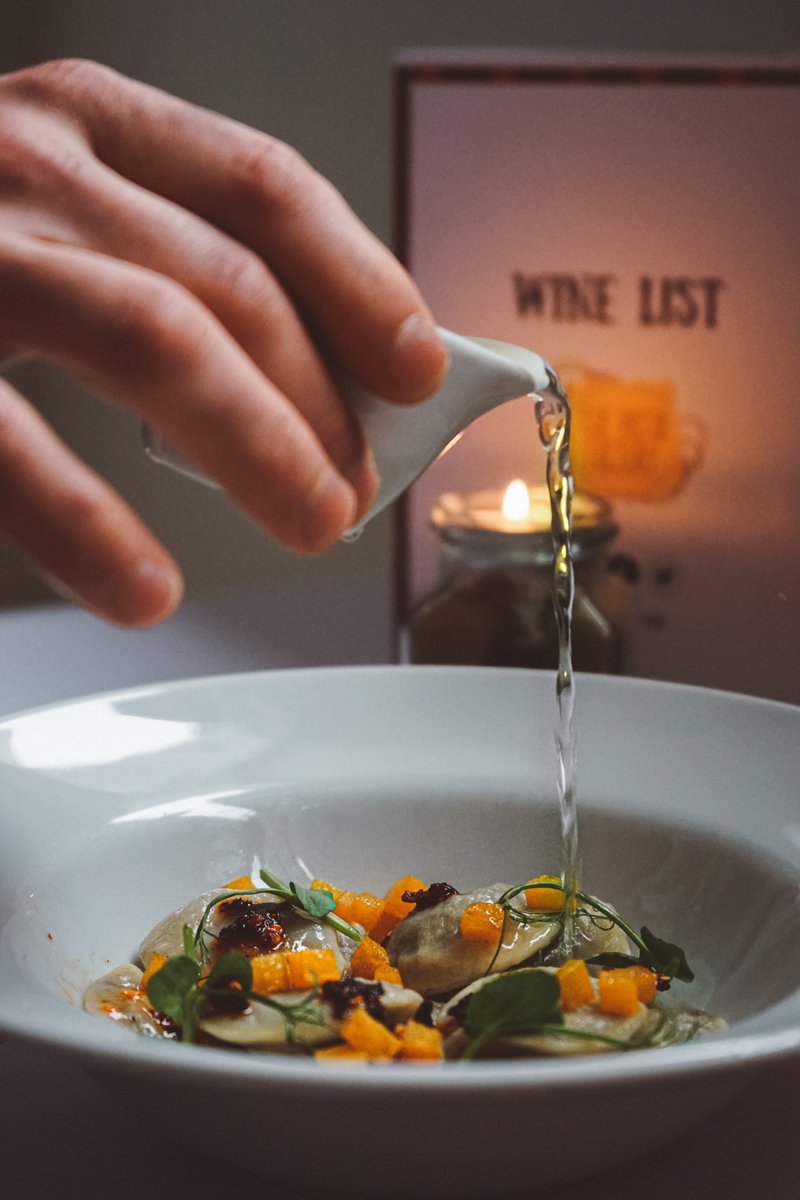 pastafactoryuk's tweet photo. From March 17th, Mother’s Day menu available!

Starter : Crispy pillows filled with ‘nonna Anna sauce’
£7

Main: button pasta filled with mushrooms, lentils and garnished with butternut squash and peashoot.
£13.50

Dessert: Mimosa £ 7

Book your table at @pastafactoryuk https://t.co/8y6oMT0UZk