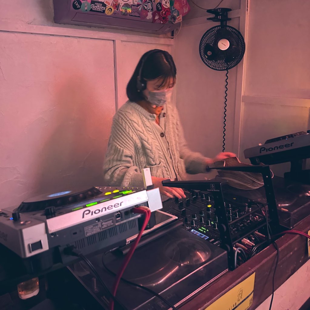 djbarflat's tweet photo. 本日はひっそりバー営業してます！
ブース空いているので是非！
ふらっと遊びに来てください！ https://t.co/MUB0lWeUKz