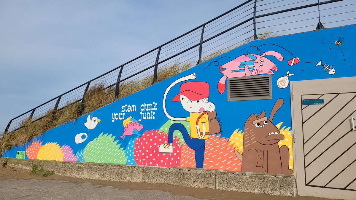 SteveMulville's tweet image. Leave nothing behind on the beach but footprints👣⛱️👣
The snows all gone now so the #Scruffs 
#FilthyAnimals just leave there wellies for someone else @GreenSefton_ to deal with..
Slam Dunk Your Junk message still not getting thru' to many visitors along our coast 👎
#Pollution