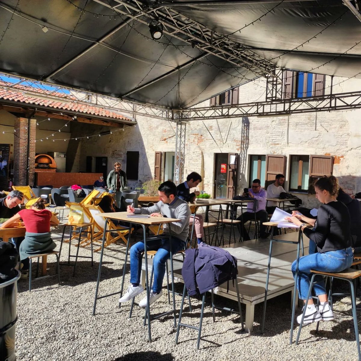 aggsoc's tweet photo. Ieri #ICareLab, il percorso di formazione politica per under35 promosso da @aggsoc, ha fatto tappa a @maremilano, area rigenerata del @ComuneMI, per parlare delle reti di comunità rigenerative e del loro impatto positivo su città e territori. https://t.co/0ewaMd6VbU