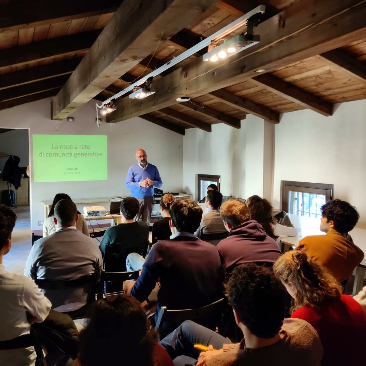 aggsoc's tweet photo. Ieri #ICareLab, il percorso di formazione politica per under35 promosso da @aggsoc, ha fatto tappa a @maremilano, area rigenerata del @ComuneMI, per parlare delle reti di comunità rigenerative e del loro impatto positivo su città e territori. https://t.co/0ewaMd6VbU
