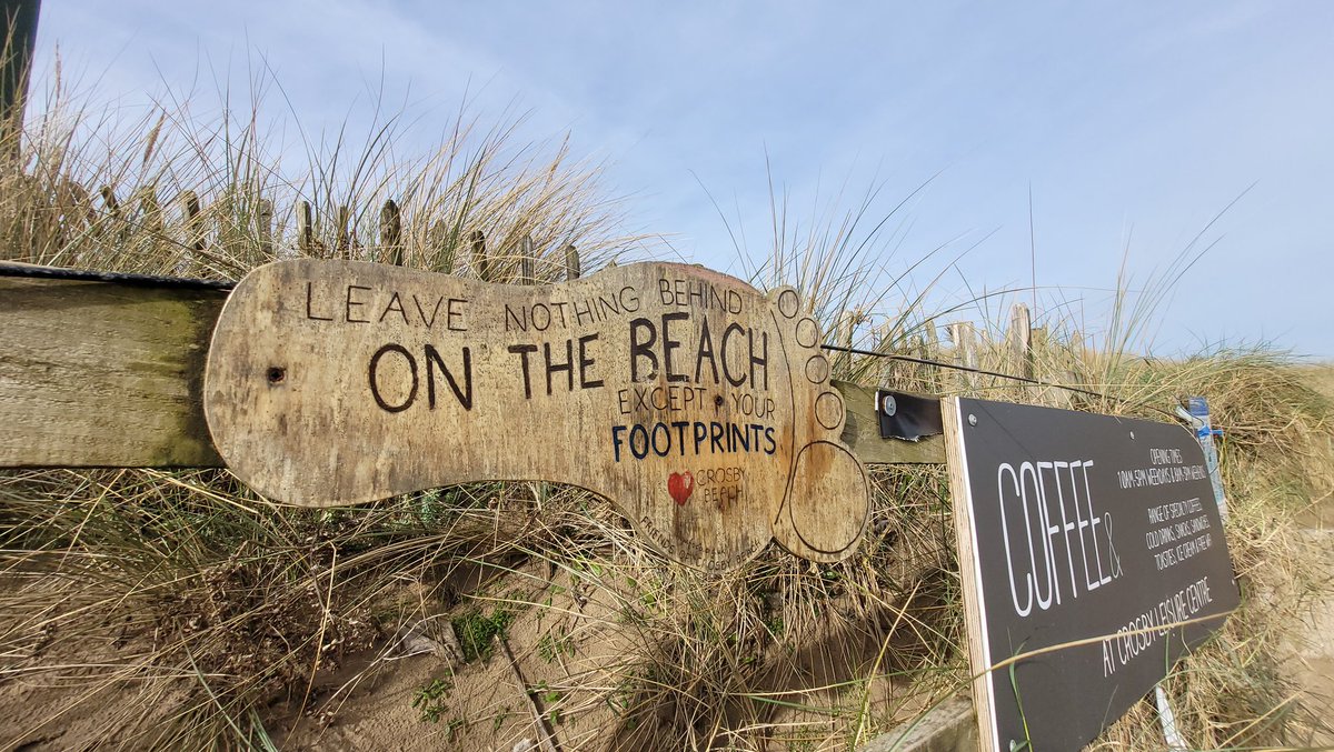 SteveMulville's tweet image. Leave nothing behind on the beach but footprints👣⛱️👣
The snows all gone now so the #Scruffs 
#FilthyAnimals just leave there wellies for someone else @GreenSefton_ to deal with..
Slam Dunk Your Junk message still not getting thru' to many visitors along our coast 👎
#Pollution