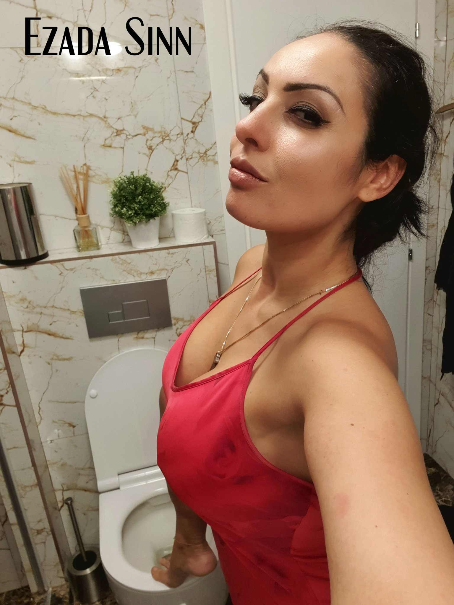 Mistress Ezada Sinn's controlling glance