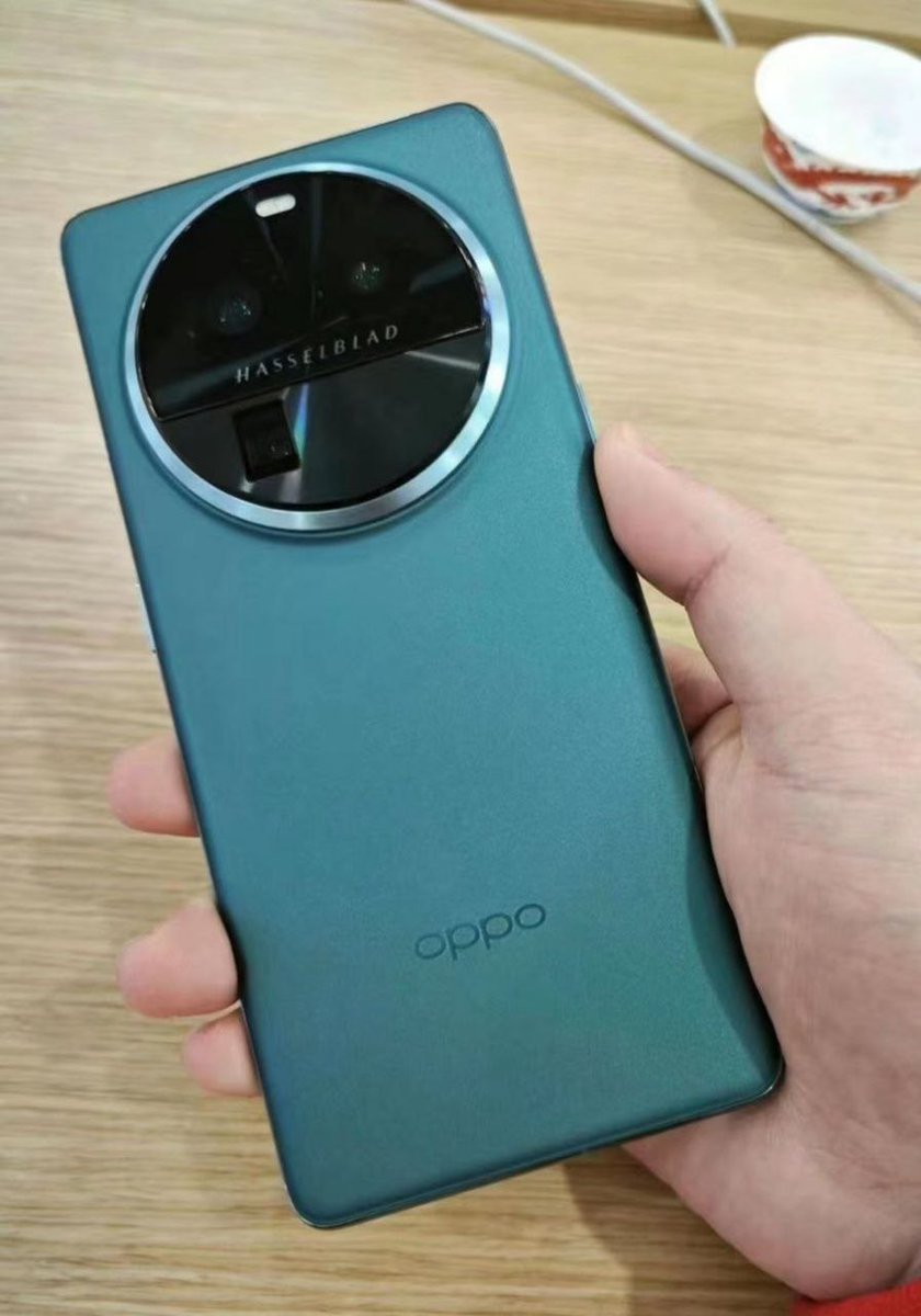 drbeel_techno's tweet image. #Oppo #FindX6Pro 
تسريب صورة حقيقية للـ Oppo Find X6 Pro.