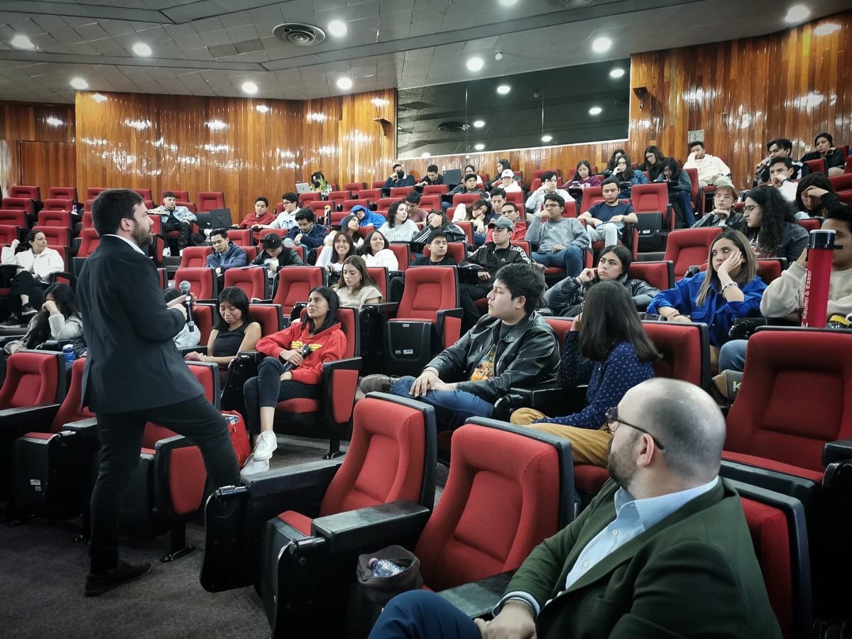 isaacperaire's tweet image. Ahir, a la universitat #TEC @ITESMCEM #Monterrey #Mèxic hem celebrat la conferència “Qué hacemos con la basura: el reto de la economía circular" davant d’estudiants d’arquitectura i enginyeria. I una posterior reunió de treball. Molt content de l’oportunitat i l’acollida.