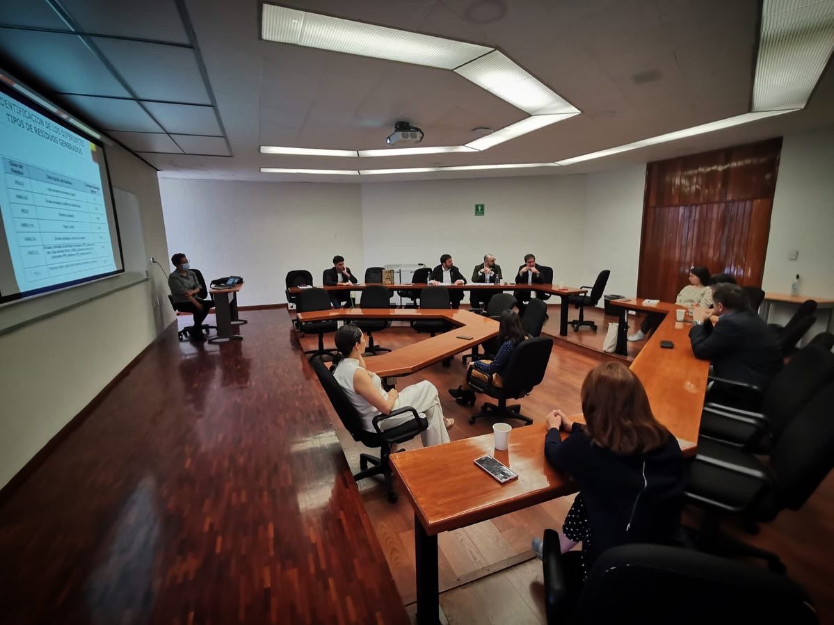 isaacperaire's tweet image. Ahir, a la universitat #TEC @ITESMCEM #Monterrey #Mèxic hem celebrat la conferència “Qué hacemos con la basura: el reto de la economía circular" davant d’estudiants d’arquitectura i enginyeria. I una posterior reunió de treball. Molt content de l’oportunitat i l’acollida.