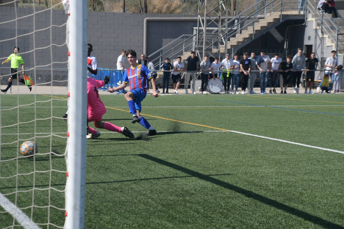 cfcaldes's tweet photo. Descans a Les Cremades @cfcaldes 1 @CangibertUe 
Gol de @CabotGuillem imatges del moment del gol. 
@jheviam 
@OscarCastel_10 
@XaviOG 
@EsportsCaldesM 
@MarcAngelet10 https://t.co/nOuaAPhYca