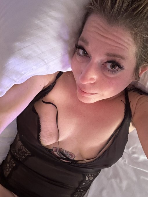 After a night out at a party!! It&rsquo;s Sunday Funday relaxing day! Xoxo 💋 mwah 🍑 🍆 🍆 🍍 🌈 https://t.co/T<a href="/tag/fan"class="tags"><span>#fan</span></a><a href="/tag/milf"class="tags"><span>#milf</span></a><a href="/tag/contentcreater"class="tags"><span>#contentcreater</span></a>