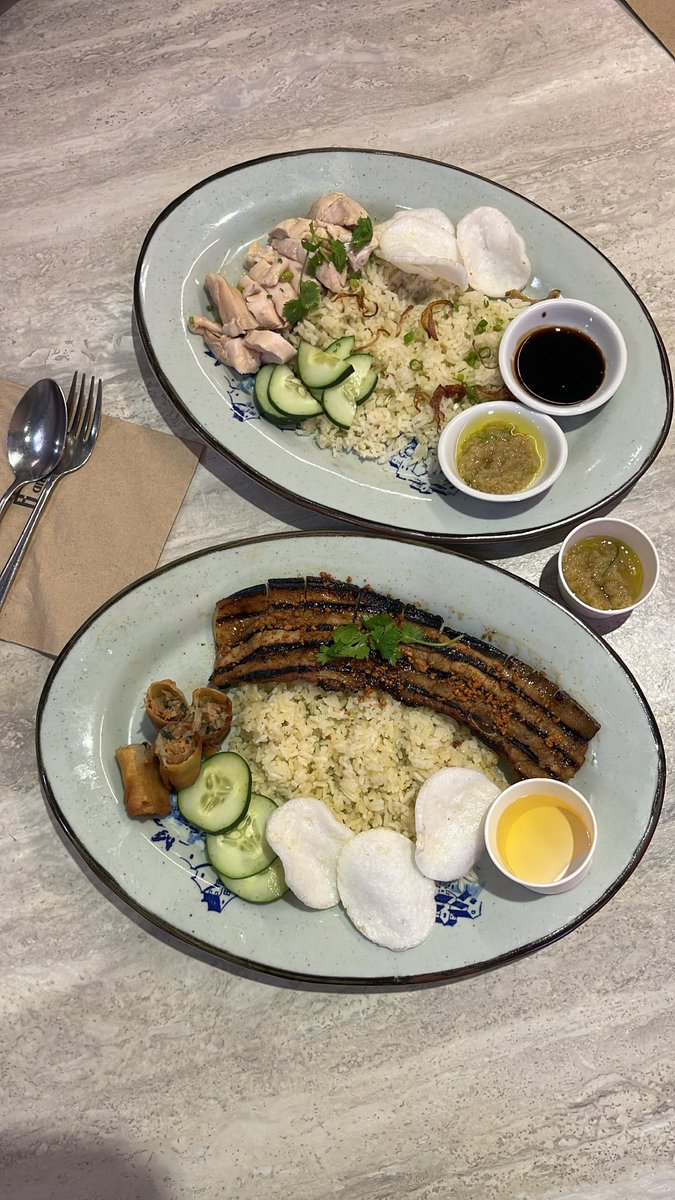 daneeeats's tweet photo. 📍The Grid 

#daneeeats #powerplant #rockwell #asianfood #hainanesechicken #chickenrice #dumpling https://t.co/zjGTPDL83e