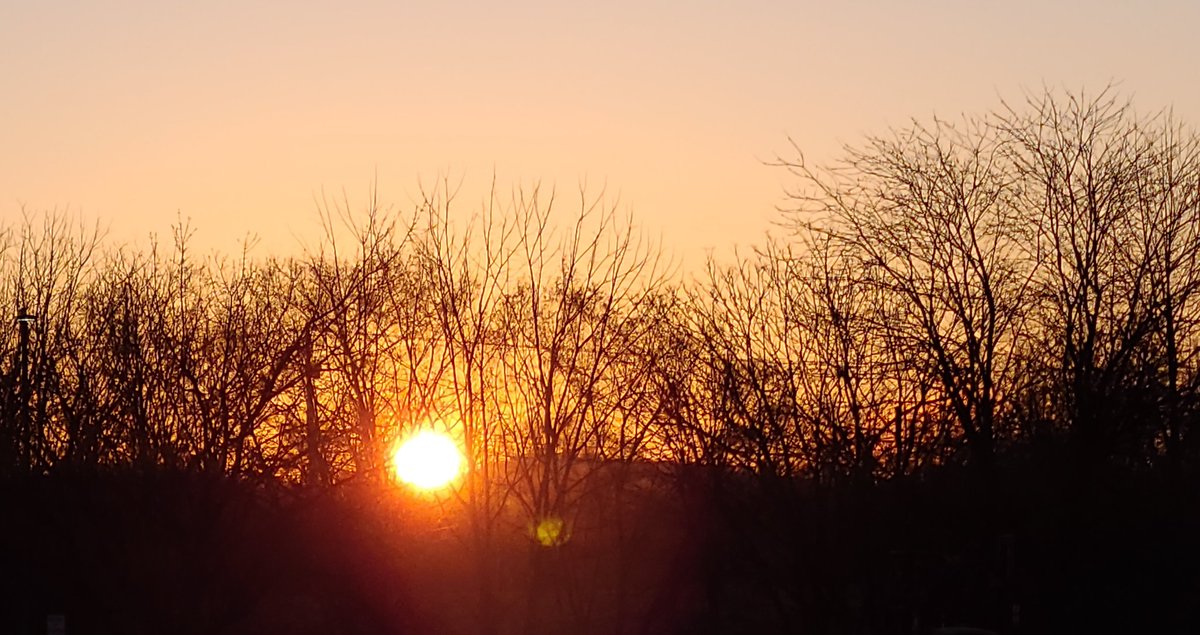 deankrosecz's tweet photo. Good morning. 
#sunrise #Solar #SundayMorning https://t.co/15SljBQaqy