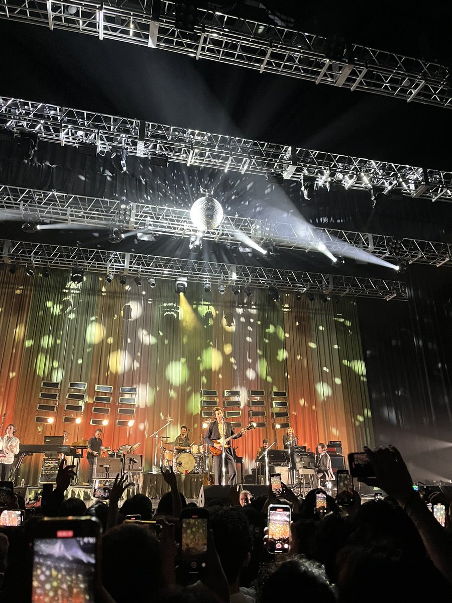 ssss4ba8ta's tweet photo. アクモン9年振りの来日&amp;14年振り？の単独公演最高〜
お客さんが20代っぽい感じの子が多くて、自分がどんどんおっさんになってるのを気付いてしまう‥ https://t.co/VZUEFn9u7K