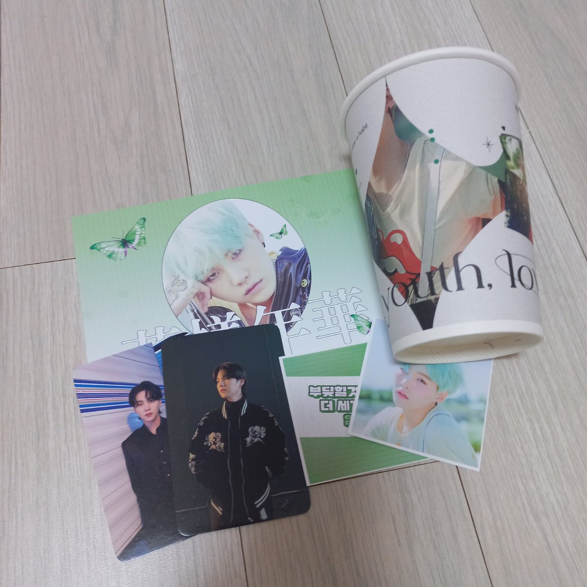 ALWAYS_SUGA_LUV's tweet photo. @day_lol3 
여기여기 진짜 미친ㅠㅜㅠ 화연 민트윤기가ㅠㅠ!!! 오래 있지는 못했지만 여기서 아는분들 다 만나고 인사했어용 ㅋㅋㅋㅋㅋ 특전이 진짜 민트윤기ㅠ 너무 좋았슴미다ㅠ💜 휘리릭휘리릭 본다고 아쉽게도 카페 사진이 없,,ㅎㅎ
#물오름달_아흐레_찾아온_너 #부산 https://t.co/WX9u1ERxpD