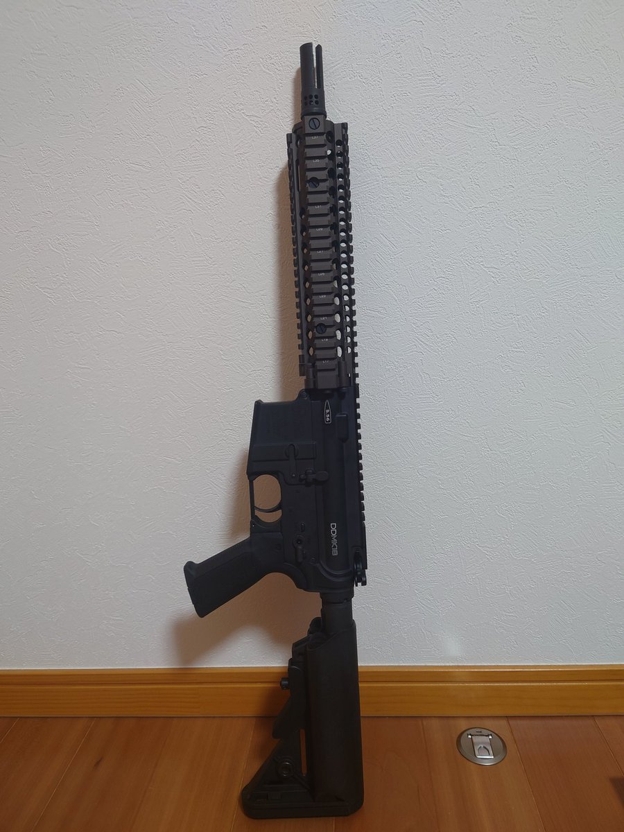 remember___26's tweet photo. VFCのMK１８ハンドガード
どっかのハイダー
（実）DDポートカバー
（実）ストック
スチールボルトキャリア 
BIBチューブ
マガジン5本
40万!!誰かかう！？

今なら玉つまり付き！！

写真のストックと異なります💦

ほんとに欲しい方は、DMしてくれればアップで写真送り付けます♥️ https://t.co/BVlYYQXl8p
