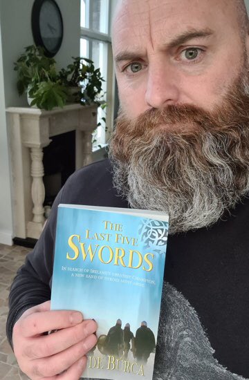 This is well worth a watch.

Friday with Friends - John De Búrca and Clare Murphy fb. watch/jbhhj2XObU/ via @FacebookWatch chatting with Simon Brooks, the storyteller. All about #TheLastFiveSwords. Some real #insights into an #author’s mind.