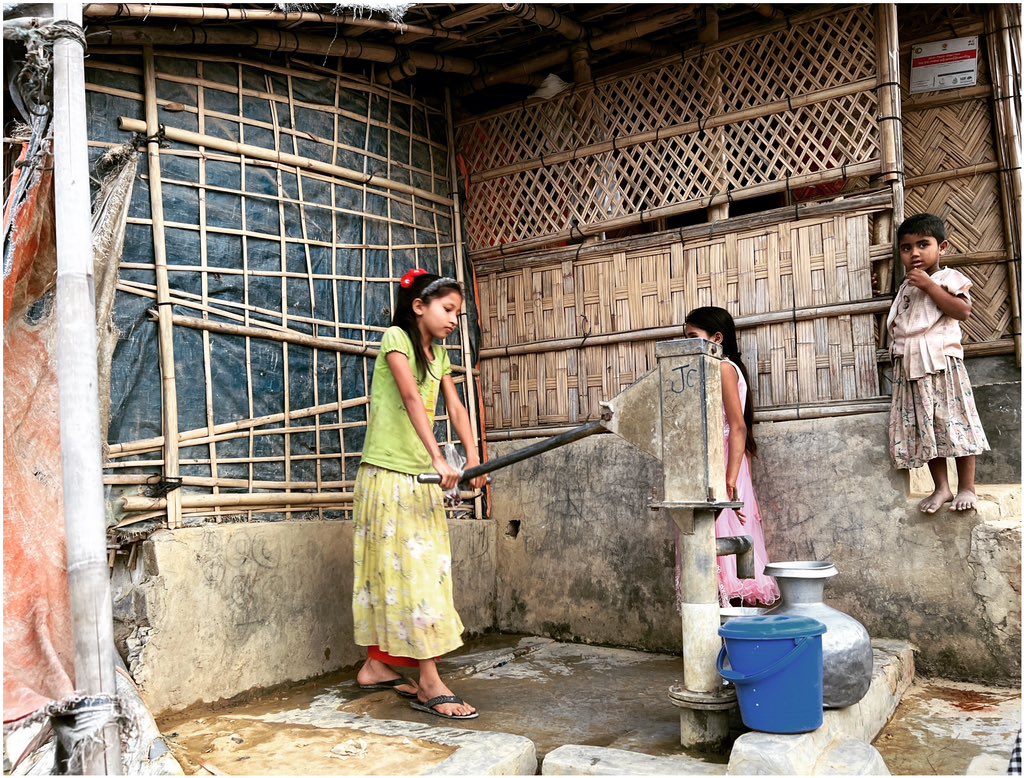 md_yasiein's tweet photo. Rohingya children pumping the water from the deep tubewell.
#refugees #children #water #yassinphotography #streetphotography #refugees #rohingyarefugees #photography #photooftheday #rohingyachildren #rohingyacrisis #rohingya_muslims #education #children #water #tubewell #shelter https://t.co/ZPoAUfKXU3