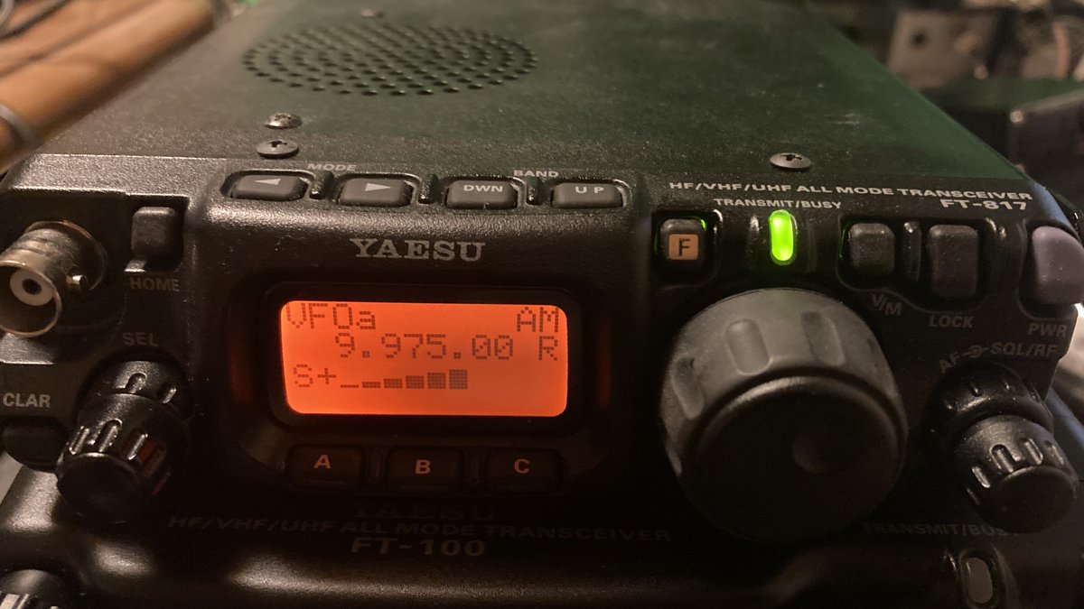 aozorakagaku's tweet photo. 今週も始まりました、グアムからの日本語放送 #KTER #フレンドシップラジオ 9975kHz AM。
ただし「音声合成」版です。老人には若干聞きにくい。
FT-817無印で聴取です、信号は強力に入っています! https://t.co/tMtmRSP9ss