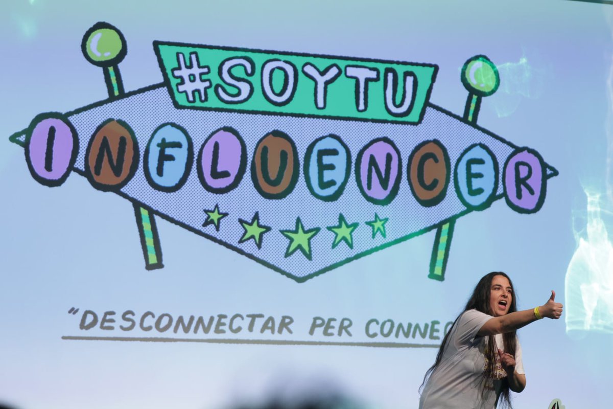 fillesdinternet's tweet photo. GRÀCIES per tots els moments bonics que vam viure anit! 

🔥@LaMariarosa 
🔥@offxelia i @cuellilarg 
🔥@estelakilljoy i @ritaroig 
🔥@begogomezurzaiz, @LUNAKI i Berta Prieto
🔥Els Cundits
🔥 Amigues i tothom que va passar pel CCCB! https://t.co/bGxBFgkPEe